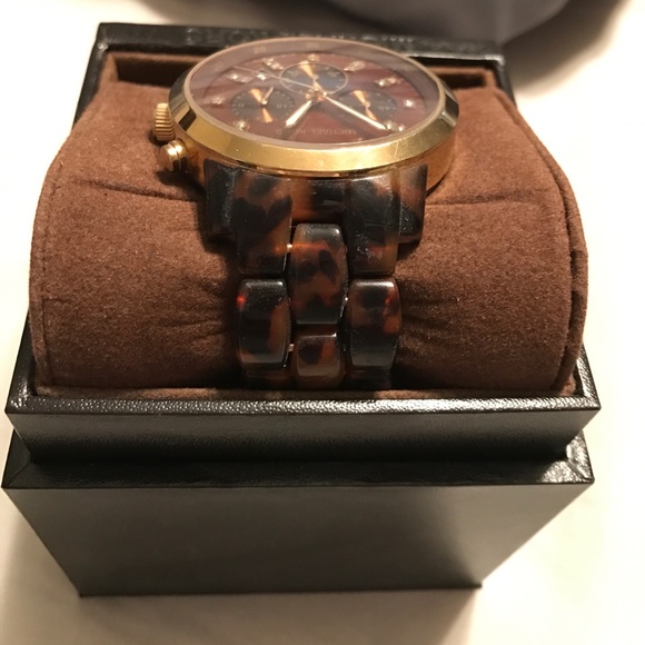 COPY - Michael Kors tortoise shell/gold accent wa… - Picture 2 of 4